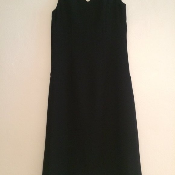 Beautiful Elegant Little Black Dress - Picture 4 of 8